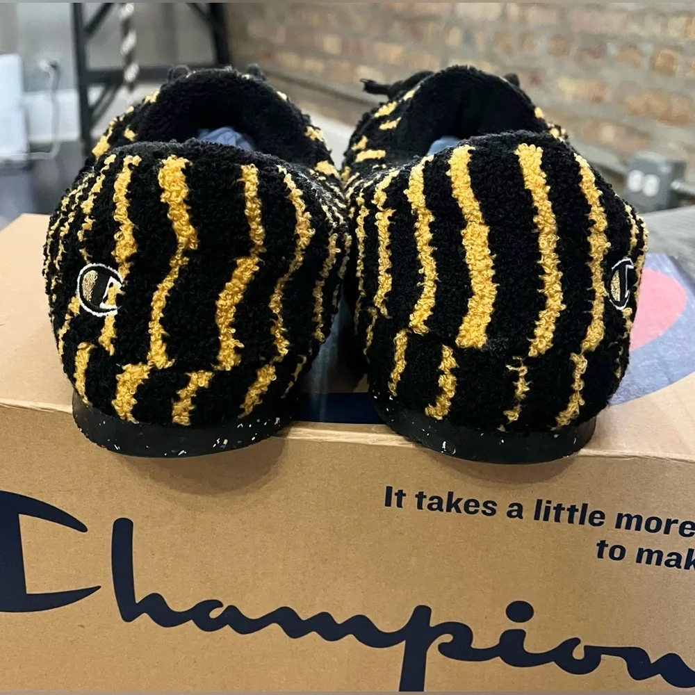 CHAMPION UNIVERSITY WAVES TERRY CLOTH COMFORT SLIPPERS IOB
